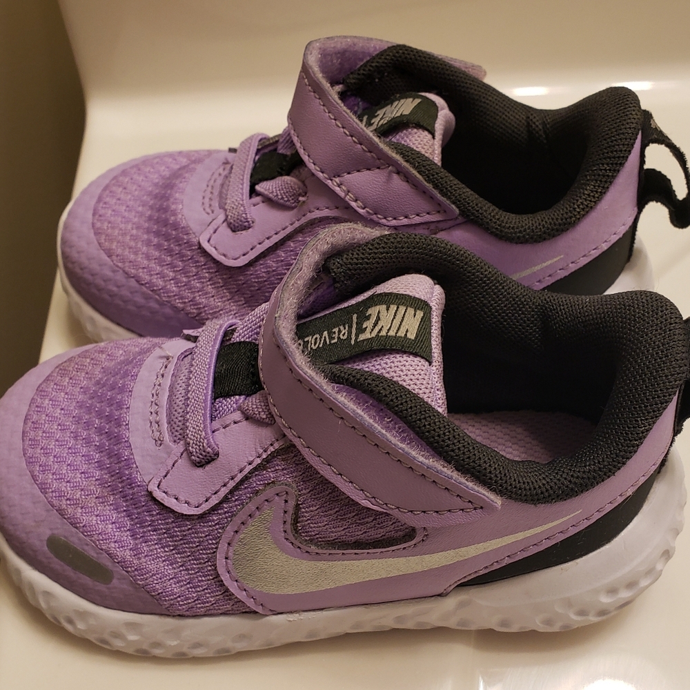 Nike Kids Sneakers in Purple and Silver